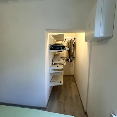 Schoene In Gruener Lage Mit Fitnessgeraet