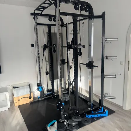 Schoene In Gruener Lage Mit Fitnessgeraet شقة لينتز