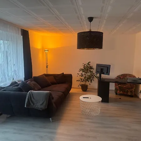 شقة Schoene In Gruener Lage Mit Fitnessgeraet لينتز