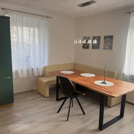 شقة Schoene In Gruener Lage Mit Fitnessgeraet