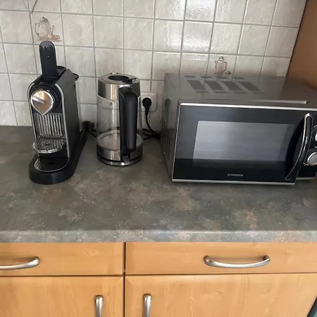 Schoene In Gruener Lage Mit Fitnessgeraet شقة *