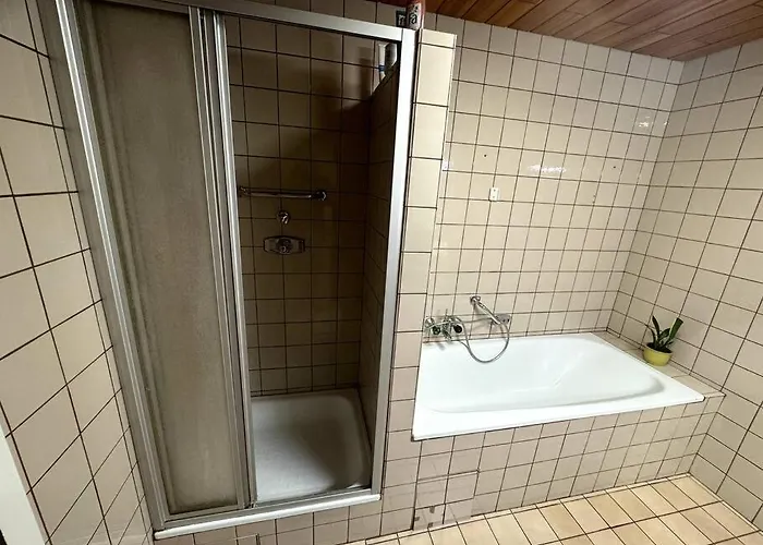 شقة Schoene In Gruener Lage Mit Fitnessgeraet لينتز