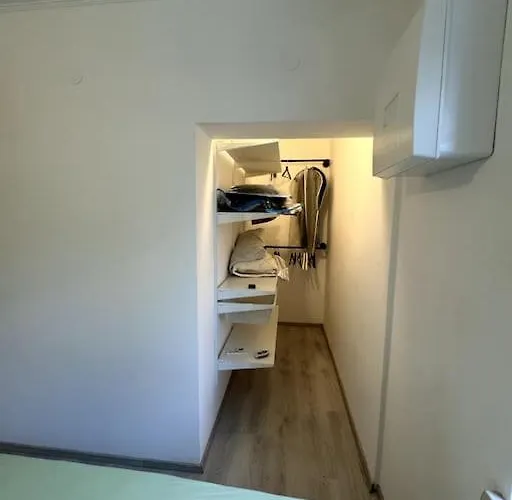 Schoene In Gruener Lage Mit Fitnessgeraet