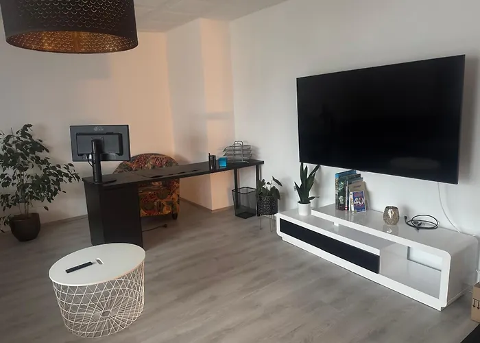 شقة Schoene In Gruener Lage Mit Fitnessgeraet لينتز