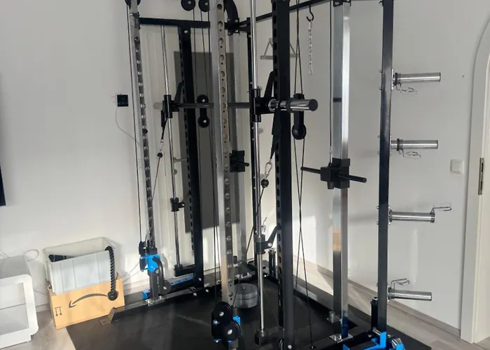 Schoene In Gruener Lage Mit Fitnessgeraet شقة لينتز