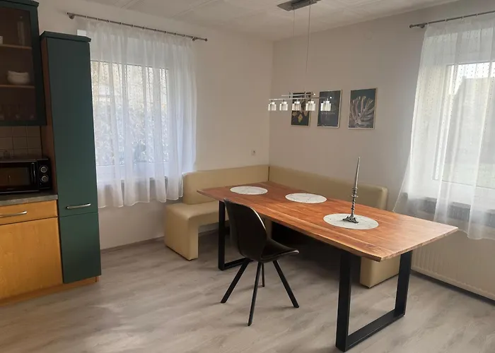 شقة Schoene In Gruener Lage Mit Fitnessgeraet