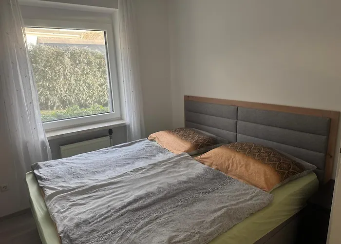 Schoene In Gruener Lage Mit Fitnessgeraet شقة *